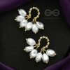 Earrings Everstylish | Budding Blossoms- Golden Pearl Earrings