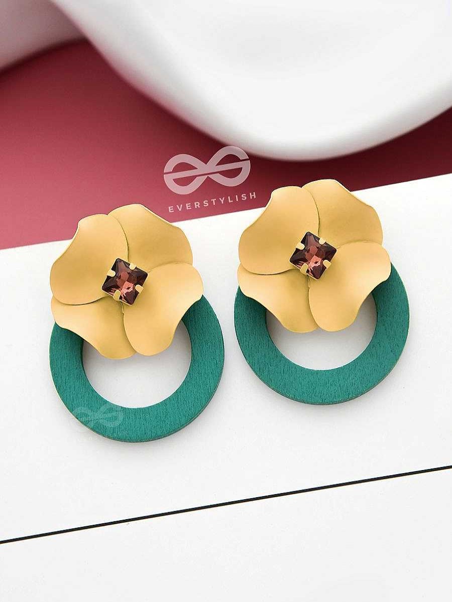 Earrings Everstylish | The Floral Mesmerisers - Statement Stud Earrings (Mellow)