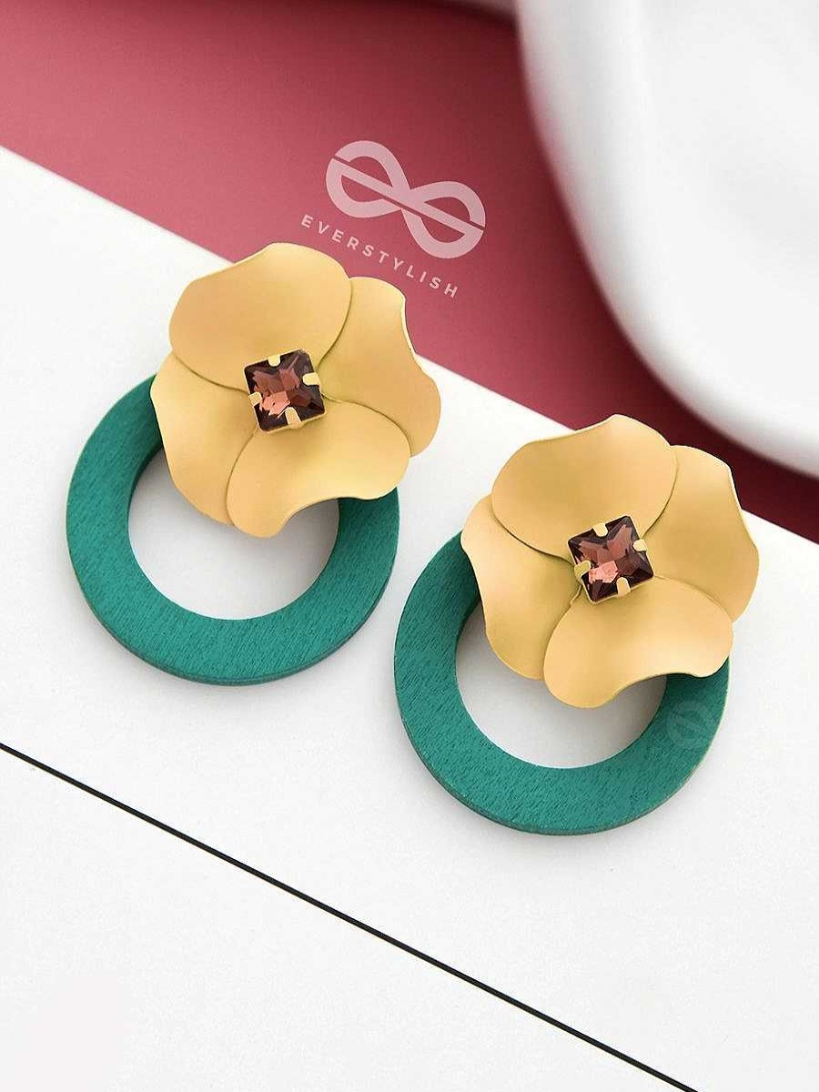 Earrings Everstylish | The Floral Mesmerisers - Statement Stud Earrings (Mellow)