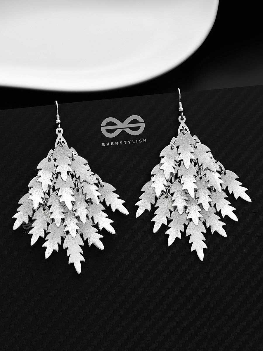 Earrings Everstylish | A Christmasy Feeling - Shimmery Silver Dangler Earrings