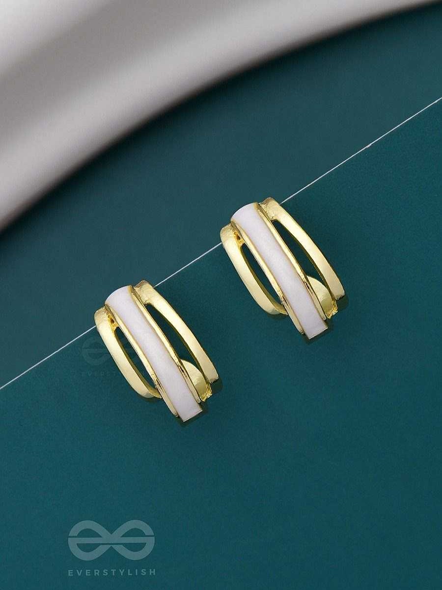 Earrings Everstylish | A Classy Dame - White Enamelled Golden Studs