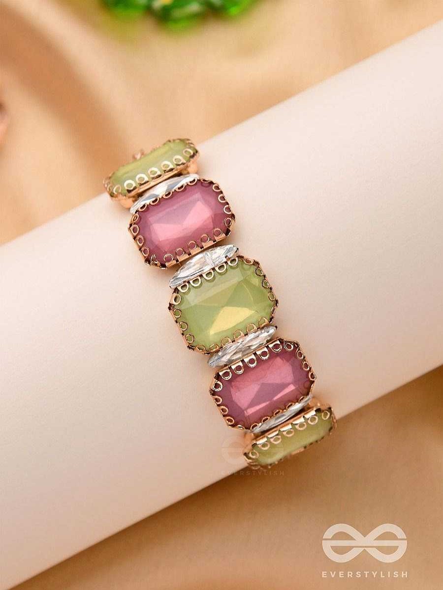 Bracelets Everstylish | A Shimmering Wonder - Classy Statement Bracelet