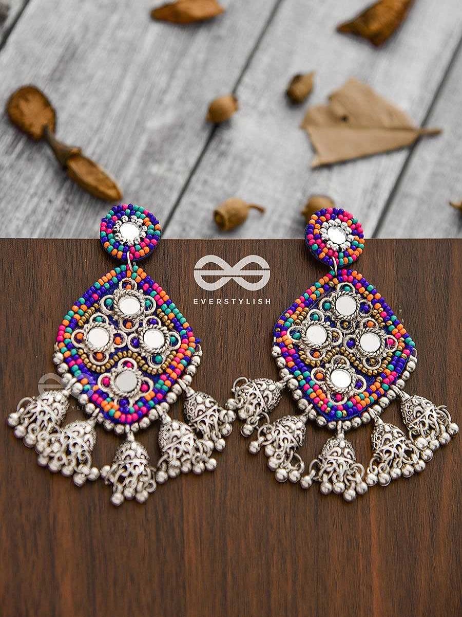 Earrings Everstylish | A Statement Of Royalty - Embroidered Statement Earrings