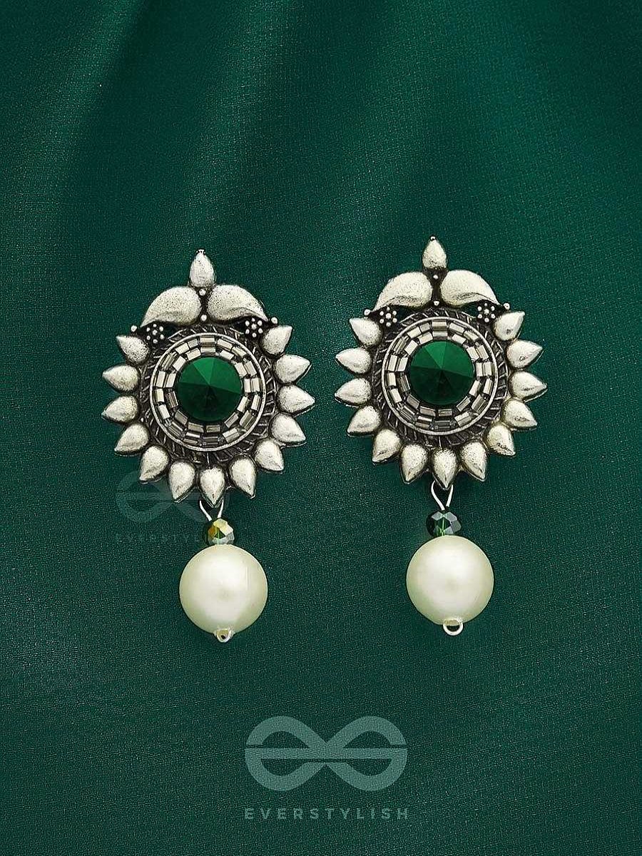 Earrings Everstylish | The Emerald Sun- Green Crystal Encrusted Silver Pearl Earrings