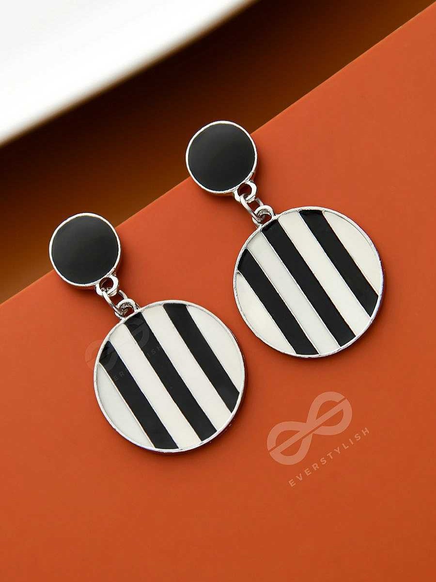 Earrings Everstylish | A Classy Affair - Silver Striped Earrings