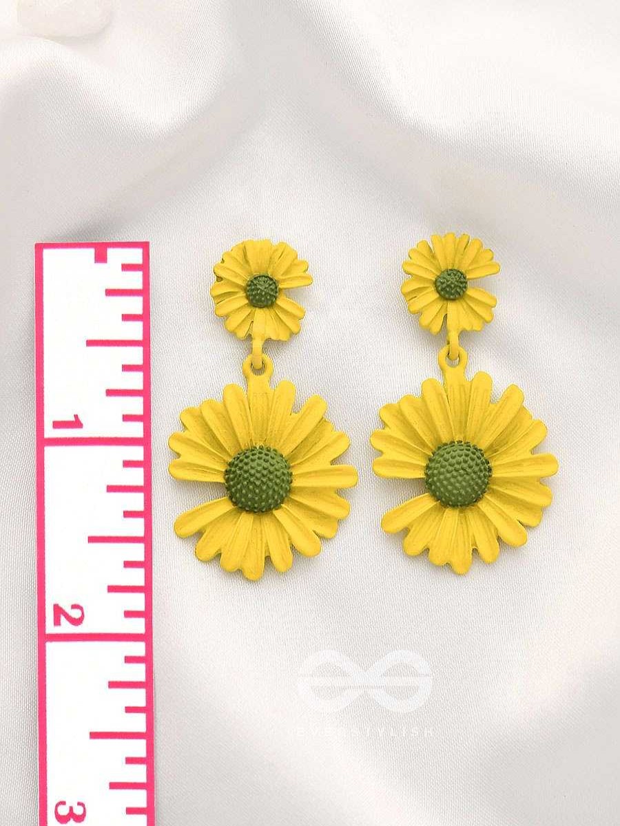 Earrings Everstylish | A Field Of Flowers - Statement Dangler Earrings (Yellow)