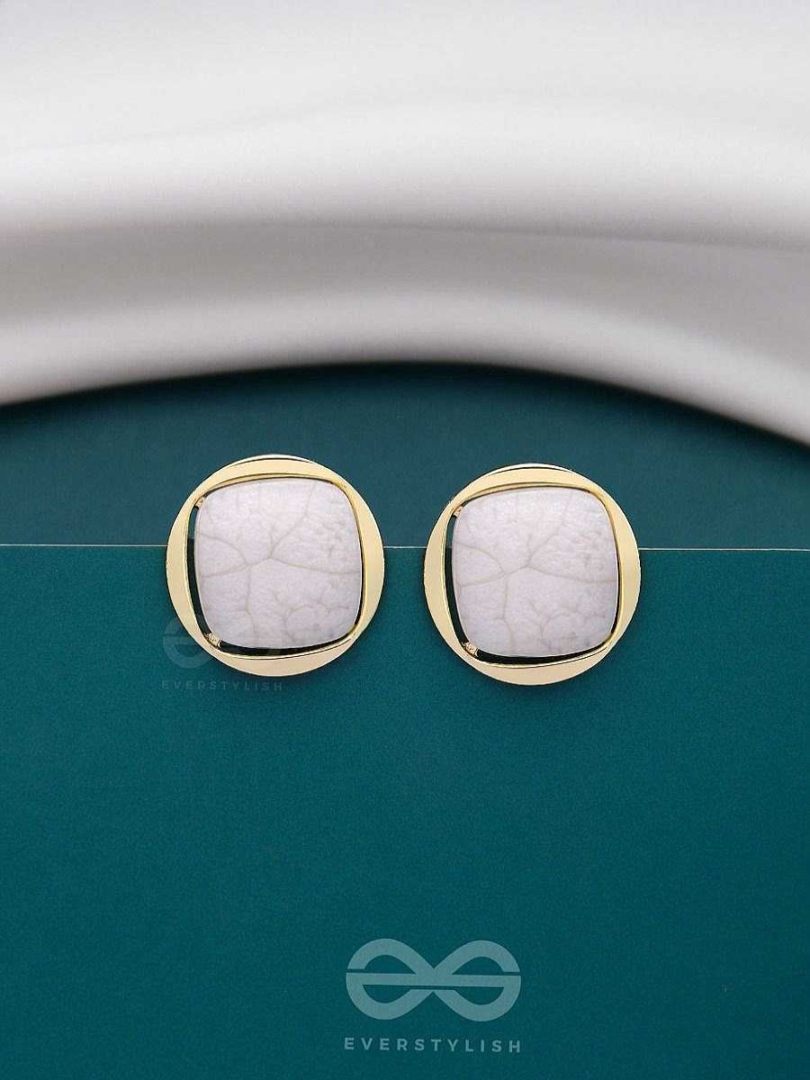 Earrings Everstylish | Ice To See You - Golden Enamelled Studs (White)