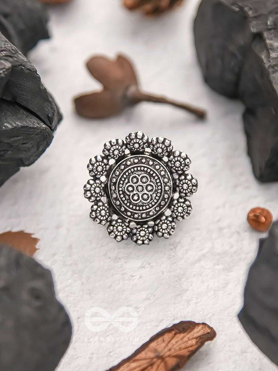 Rings Everstylish | Bed Of Roses- Oxidised Statement Ring