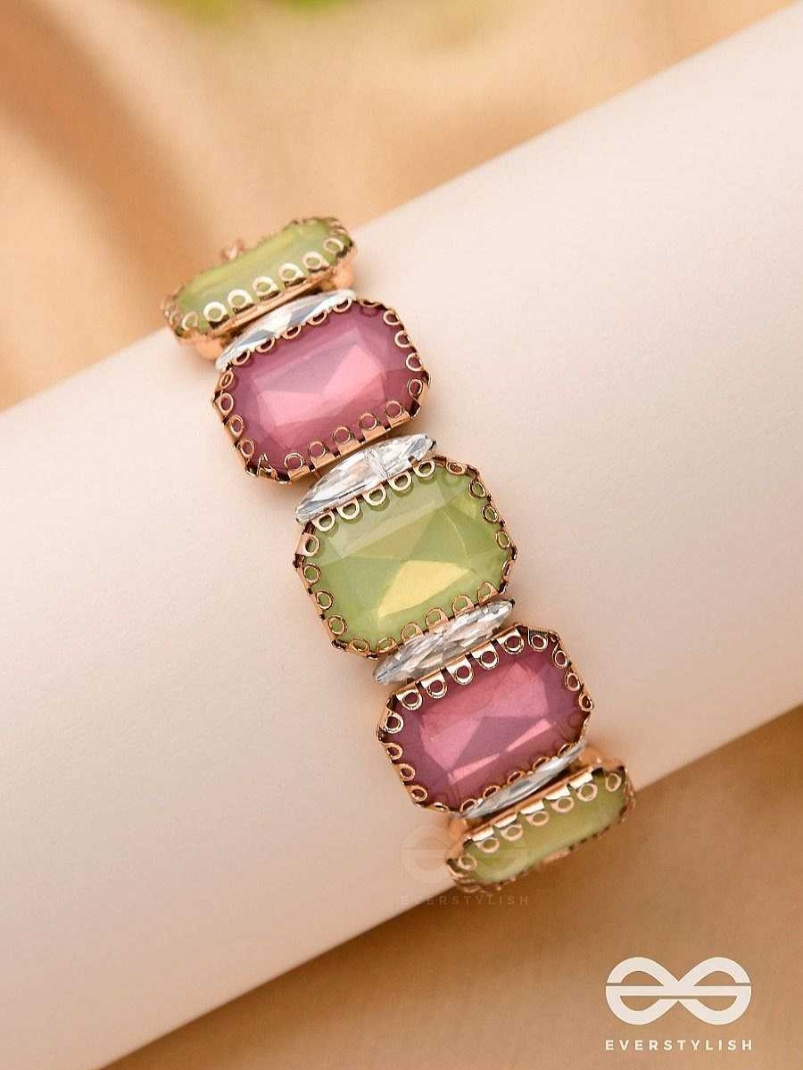 Bracelets Everstylish | A Shimmering Wonder - Classy Statement Bracelet