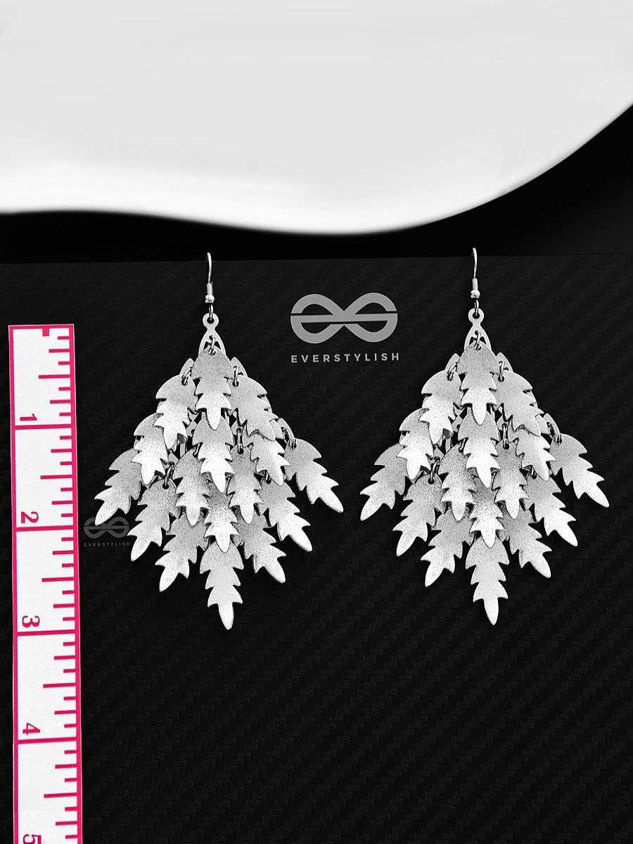 Earrings Everstylish | A Christmasy Feeling - Shimmery Silver Dangler Earrings