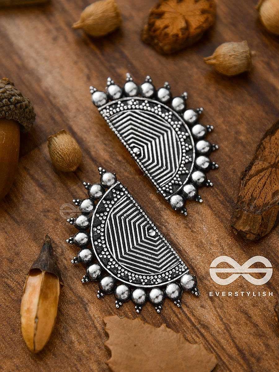 Earrings Everstylish | The Geometric Eclipsed Sun - Oxidised Boho Studs